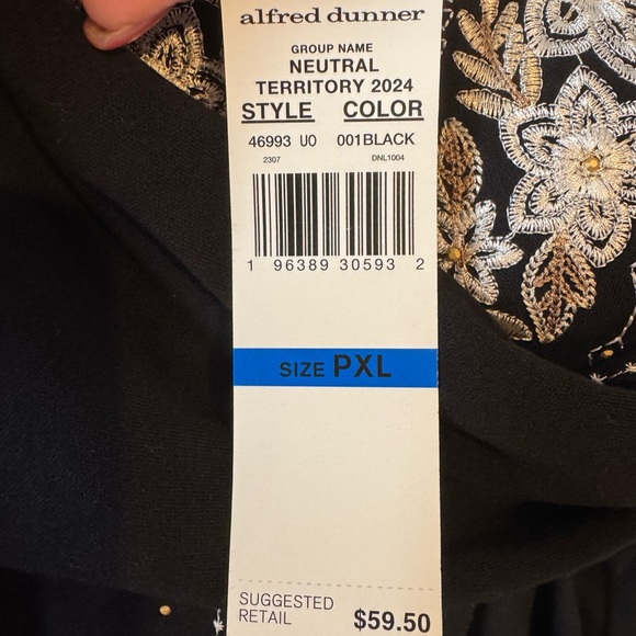 NWT Alfred Dunner Black Top with Gorgeous Embroidery Detail XLARGE/PETITE #W - Picture 7 of 8